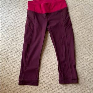 Lululemon “Capri” leggings w/pockets, burgundy